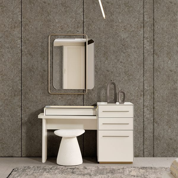 Petra Şifonyer ve Aynası